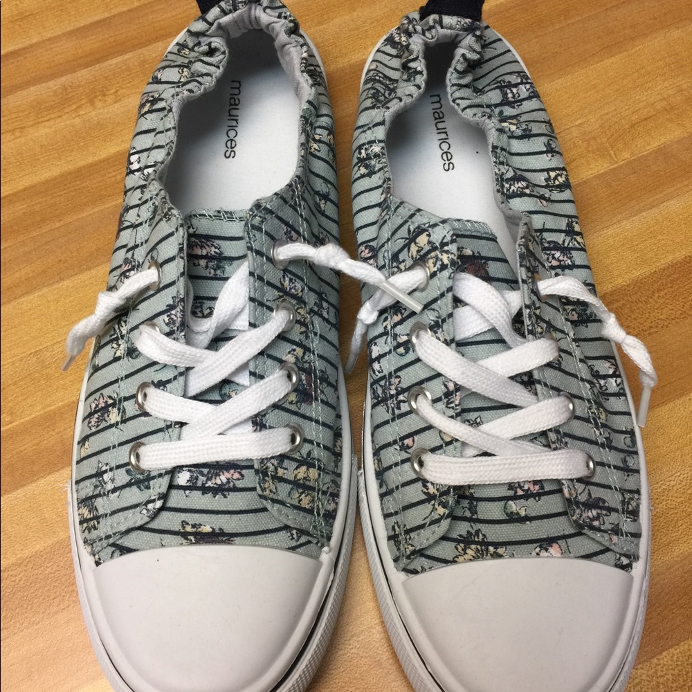 Slip on Tennis Shoes.  0001